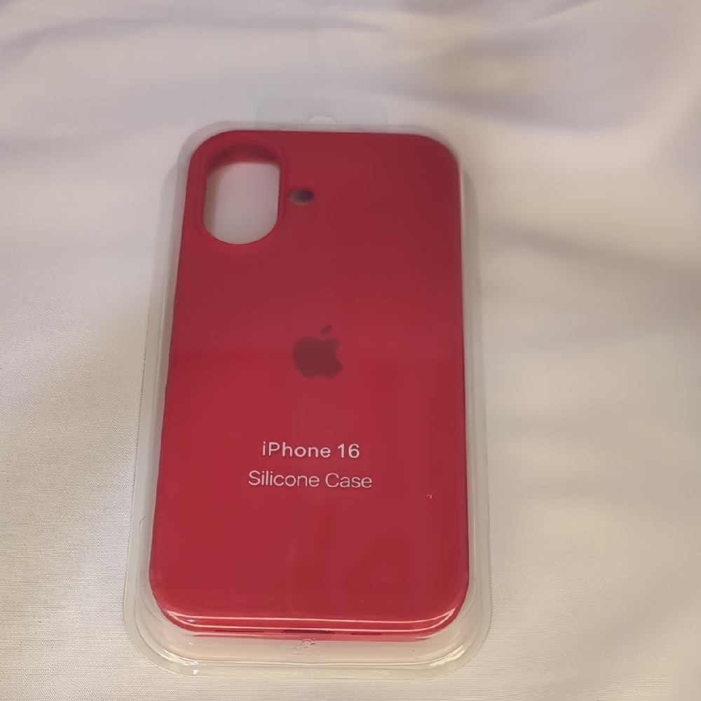 Apple iPhone 16 Silicone Case - Vibrant Red